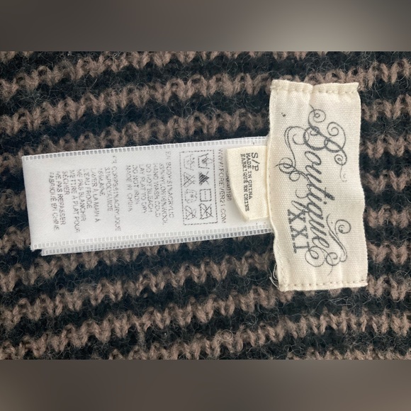 Forever 21 Cardigan Oversized Fuzzy - Picture 3 of 3